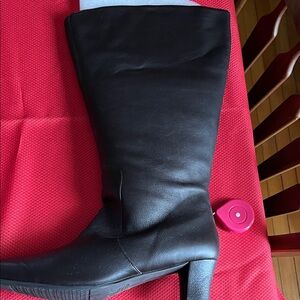 Elegant Black Heeled Boots